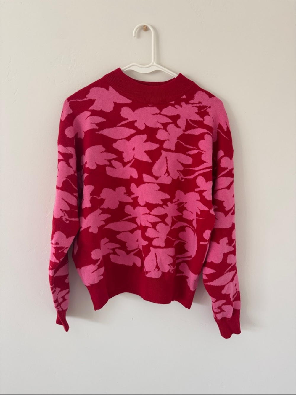 Women's Crewneck Floral Knit Sweater in Pink and Red